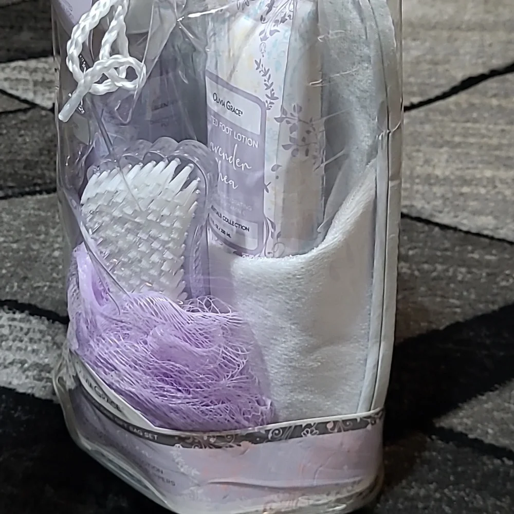 OLIVIA GRACE LAVENDER SPA BODY & FOOT CARE GIFT BAG SET